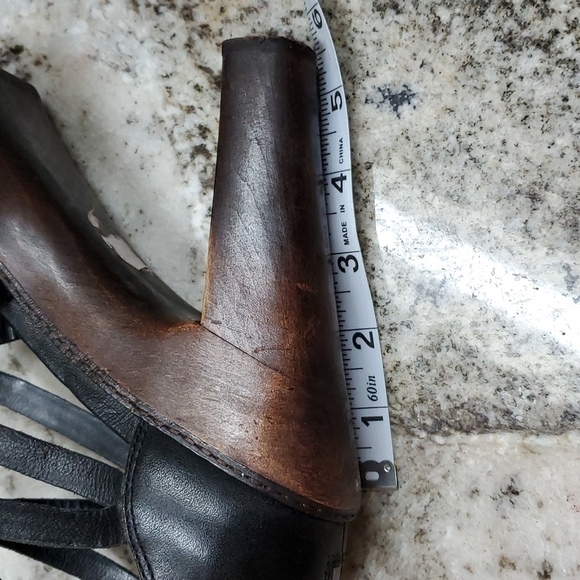 UGG Heel size see foot bed measurement about an 8 Wood Heel Zip Back Beeded - Picture 9 of 16